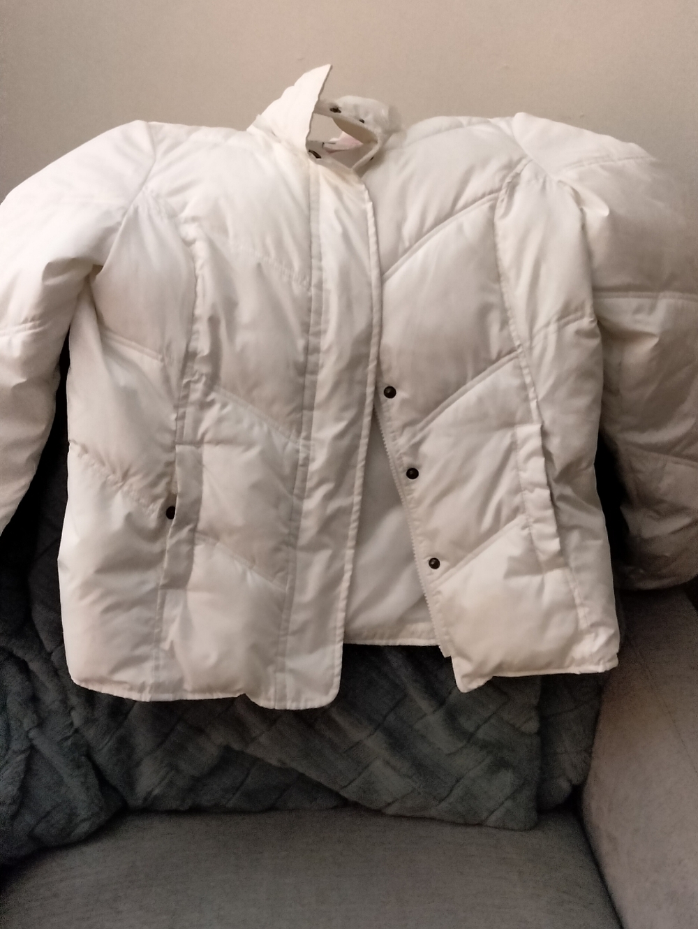 GAP White Quilted Puffer Jacket